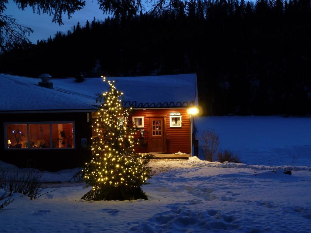 Kan-à-Mouche Pourvoirie Auberge et Chalets Saint-Michel Exterior foto