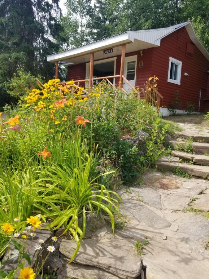 Kan-à-Mouche Pourvoirie Auberge et Chalets Saint-Michel Exterior foto