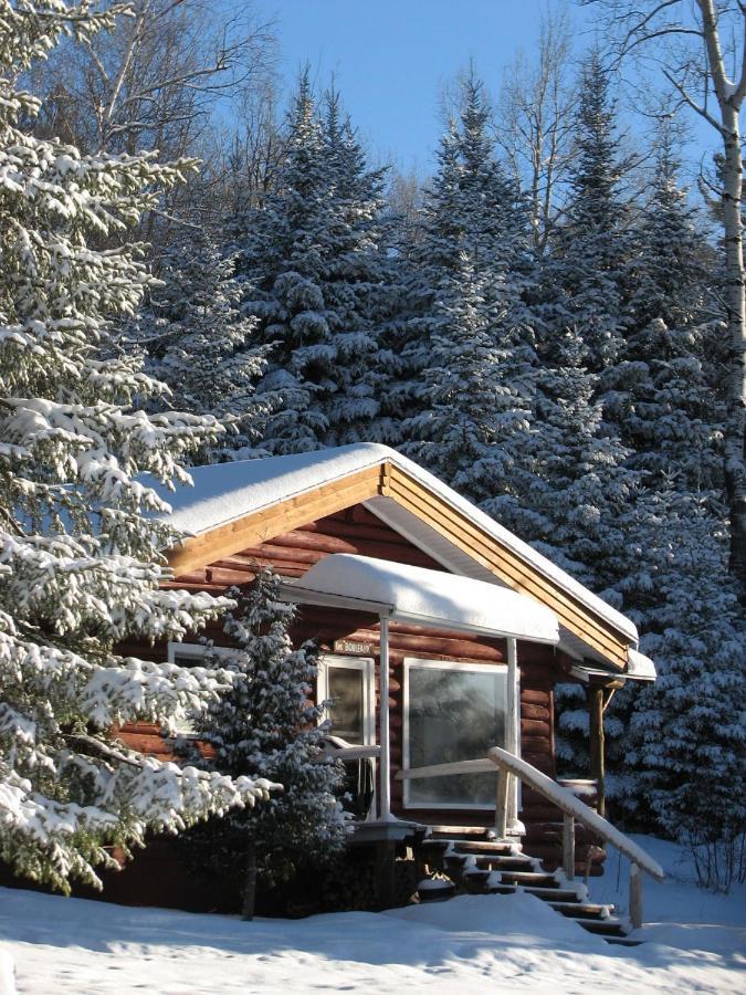 Kan-à-Mouche Pourvoirie Auberge et Chalets Saint-Michel Exterior foto